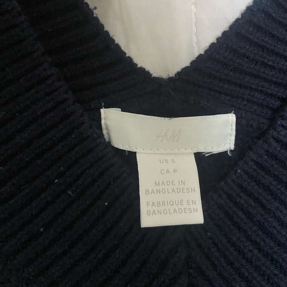 H&M knit v-neck sweater - Picture 4 of 4
